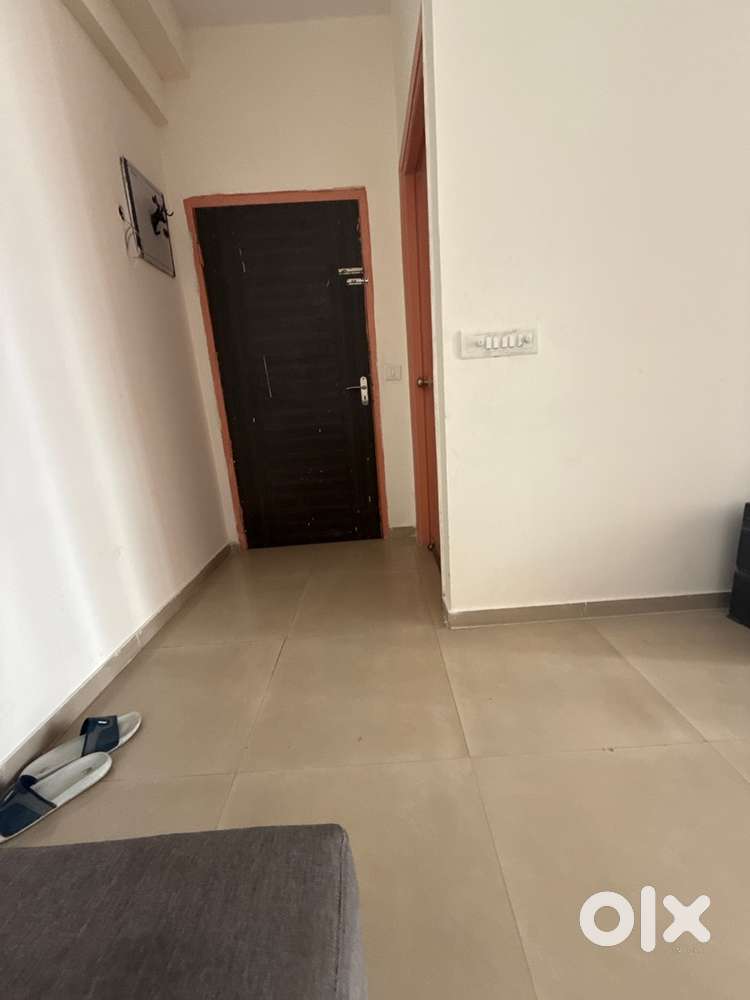 I want a flatmate in 2 bhk flat in mahagun mywoods
