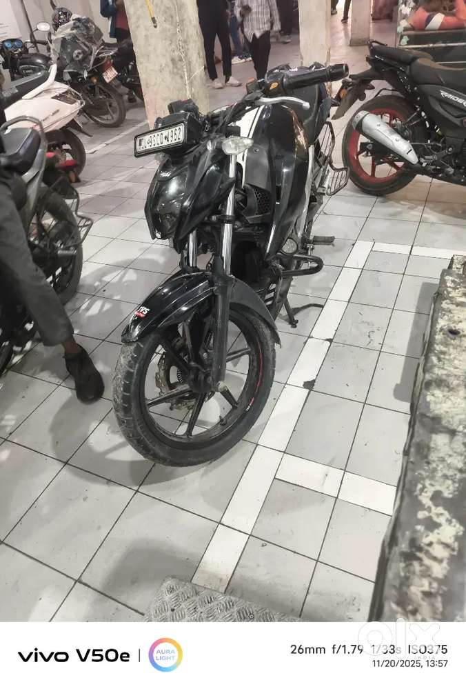 Apache 160 4v bike dual disk bs6 black colour first owner