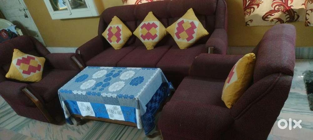 5 seater sofa with center table and cushion