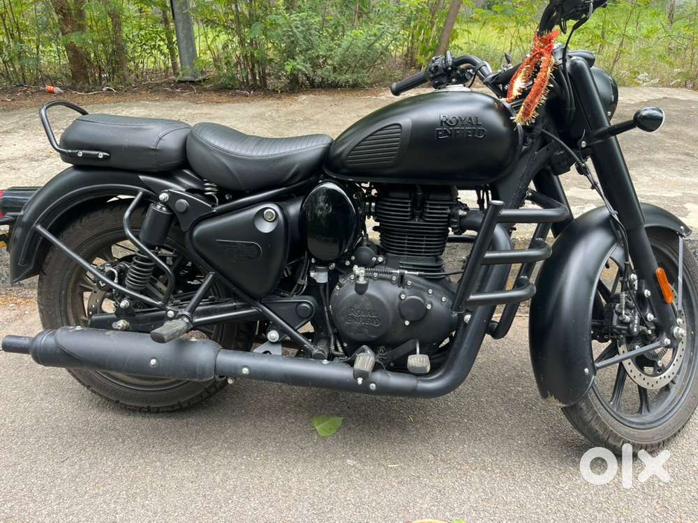 Five months old bike, look like New stealth black