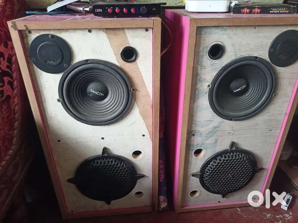 Two box.4woofer .8 inch