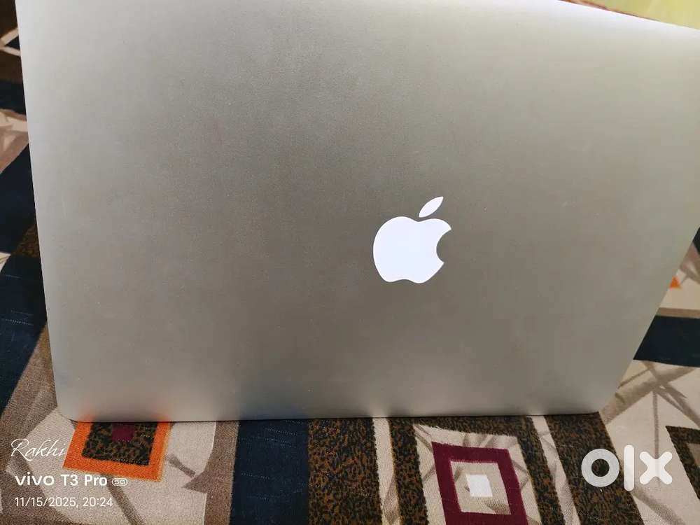 Macbook air 13inch early 2015