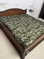 King size bed & dining table