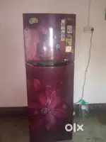 First class Lg 235 lit 4 yr old fridge