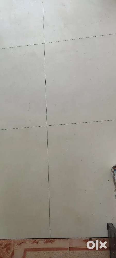 Area 1650 price 4000Sq fit