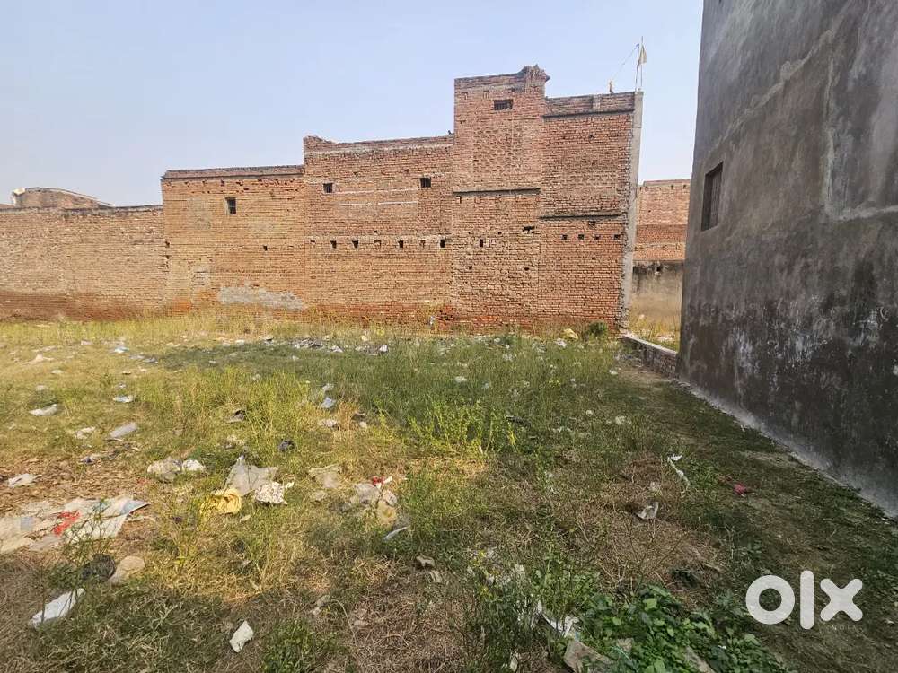 Last ka plot hai 13feet ki road hai