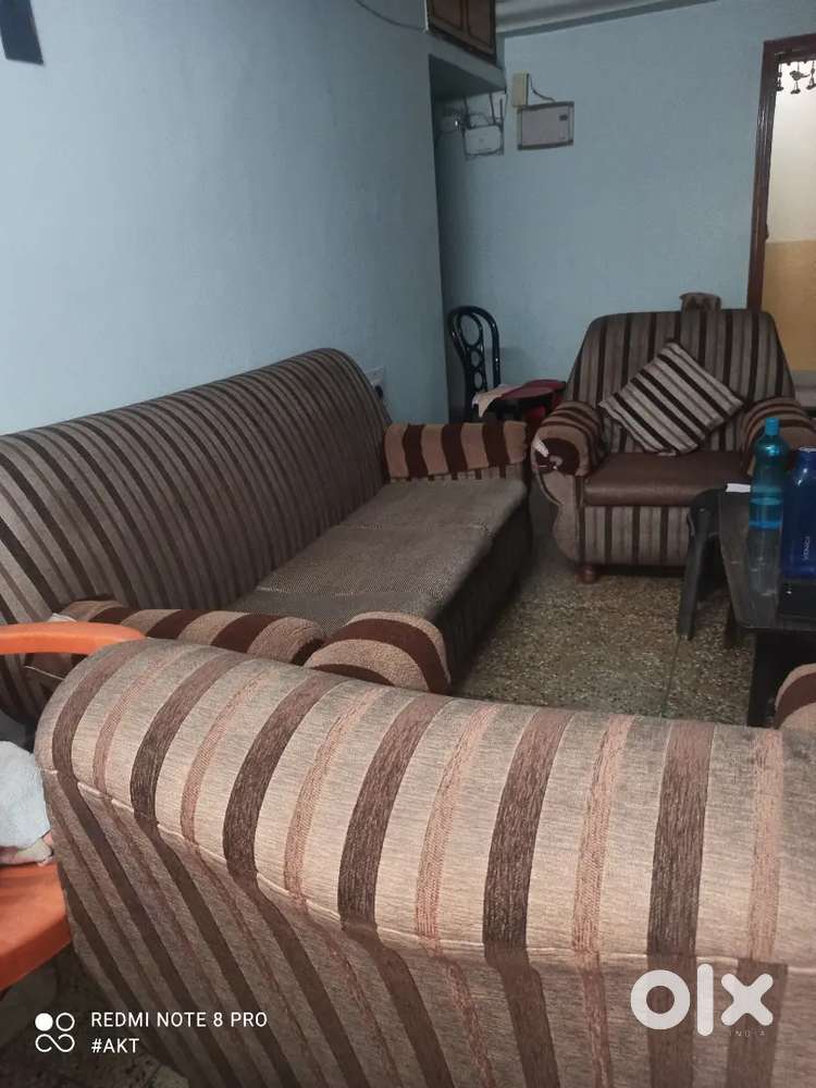 I want to sell my 5 sitter Sofa, washing machine and TV @10K +7K + 4K