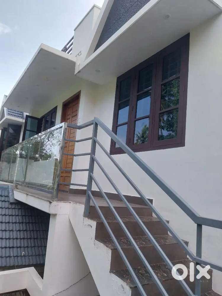 FULLY FURNISHED A/C BHK HOUSE NEAR KUDAPANAKUNNU/PEROORKADA FOR RENT