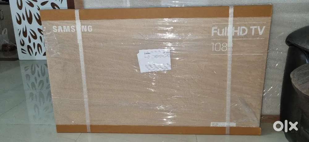 Brand New Samsung 108 cm (43 inches) FHD Smart LED TV UA43F5500FUXXL
