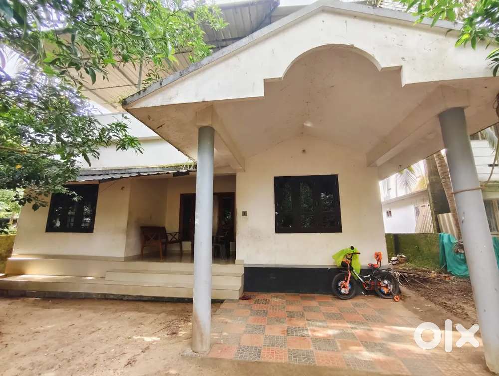 ₹5500000  BP ANGADI POOKAITHA ROAD SIDE 4BHK HOUSE FOR SALE