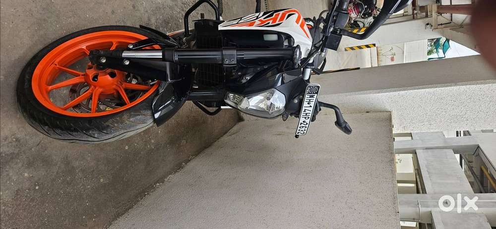 125 DUKE KTM One Handed 5.5k kMs