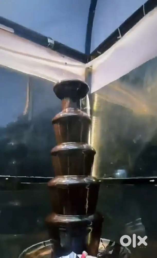 Chocolate fountain machine