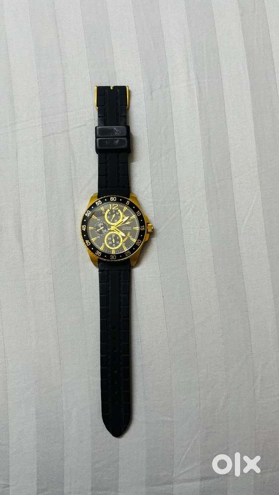 Guess Watch selling under 10K