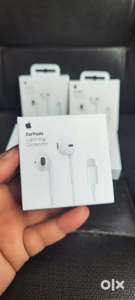 Original Apple EarPods with Lightning Connector – Excellent Condition