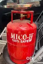 Gas cylinder attached stove burner
