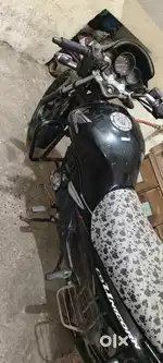 Renault hai full new condition dono tire naye hai paper complete hai
