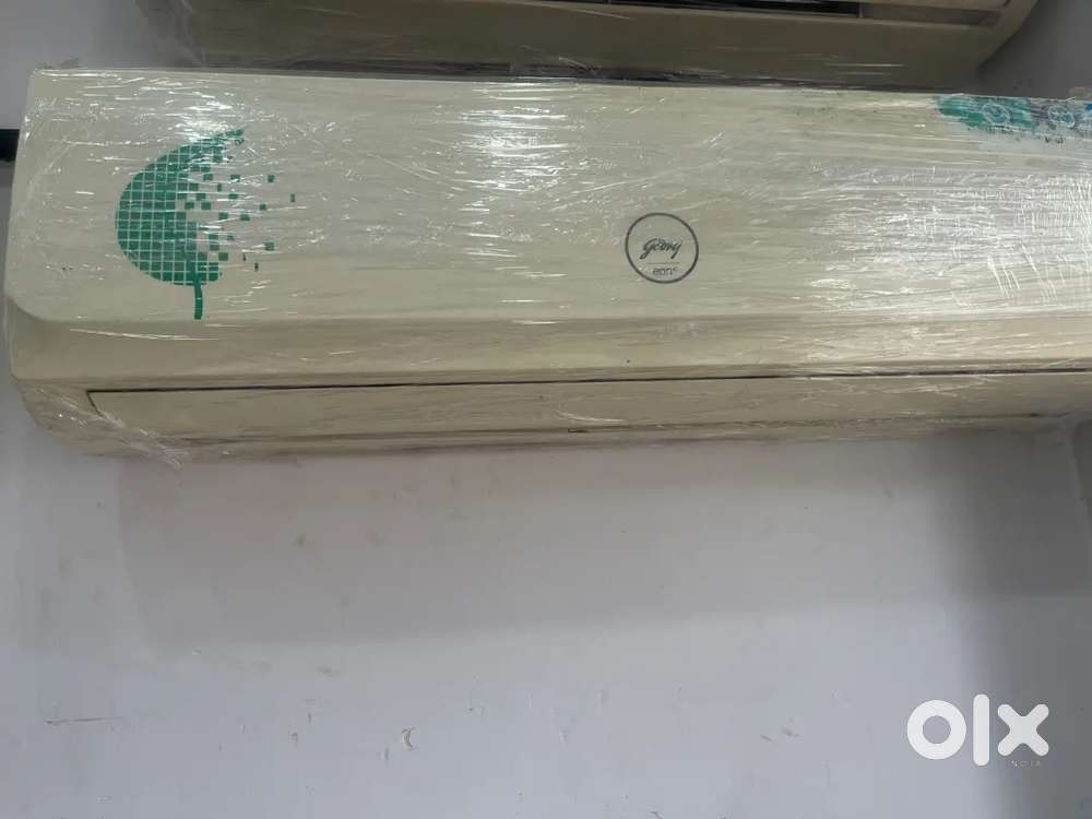 1.5 ton split AC good condition with warranty 1 year old