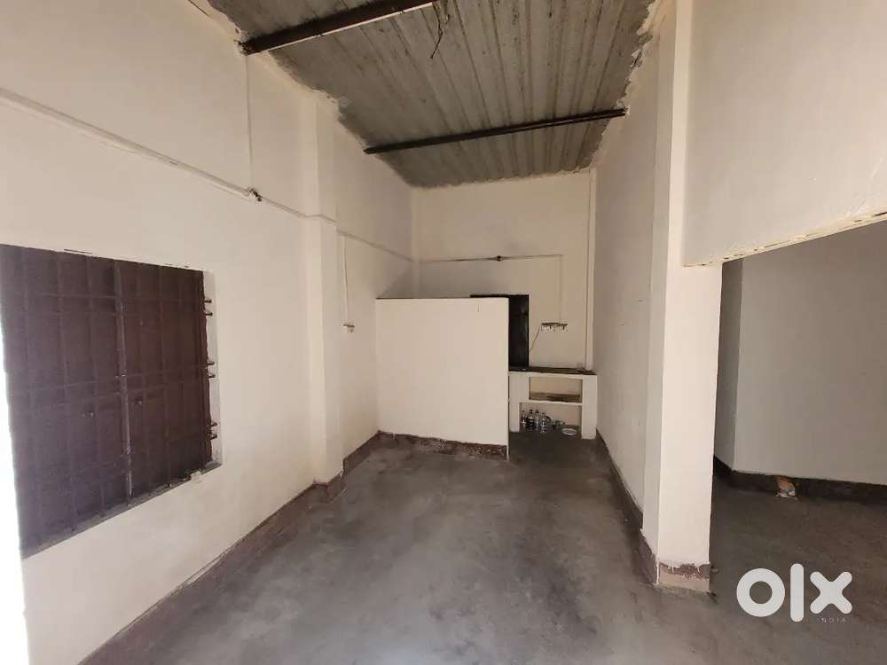 Asbestos house with celling for rent