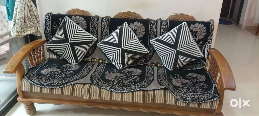 5 sitter sofa with new condition gadda