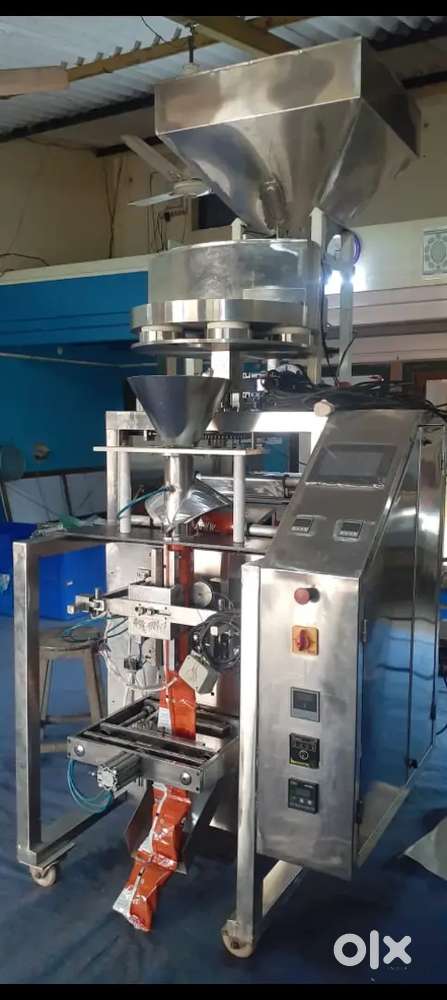 Automatic pouch packing machine