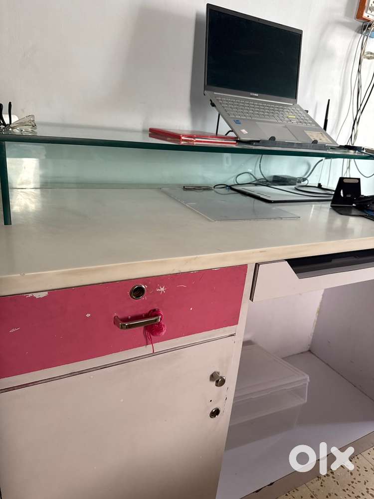 Computer table