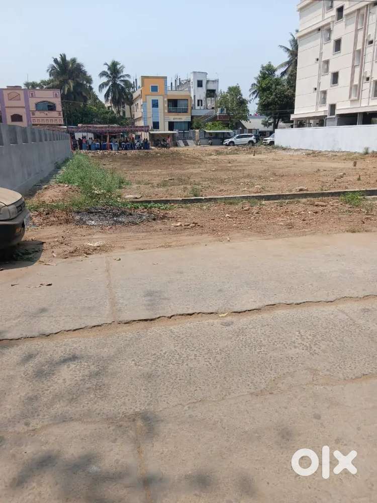 PLOT FOR SALE in Tadepaliigudem Fully Well Developed Area