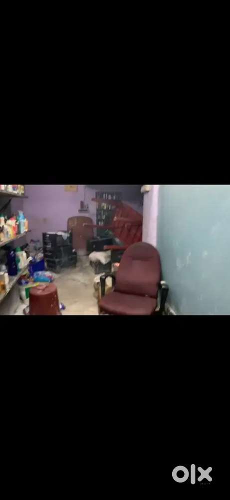 SELLING A SHOP IN MOMINPORE BAZAR