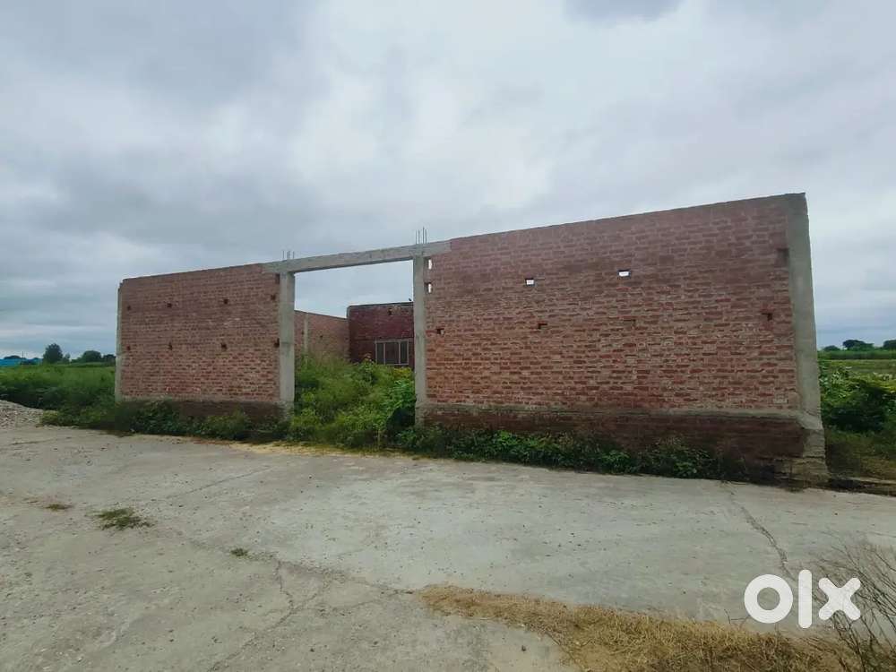 Awas vikas me plot available hai kam price me badiya boundaries ho