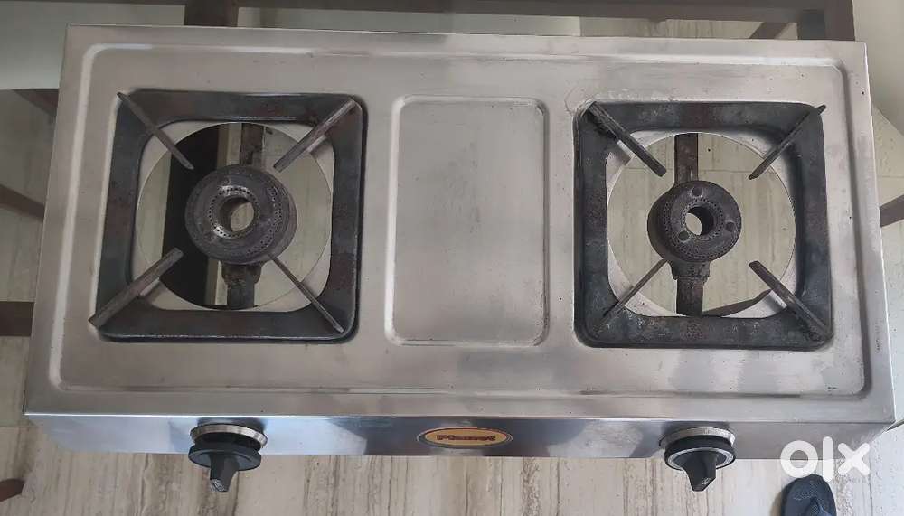 Stainless steel 2 burner Gas Stove working in good condition.