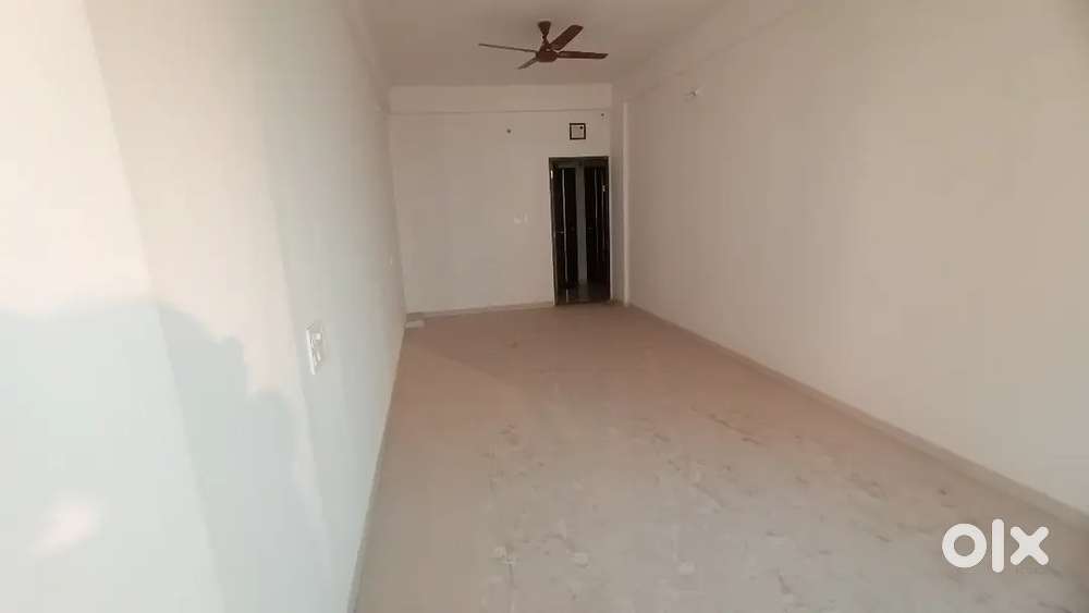 Unfurnished 250sqft office for rent in sayajigunj