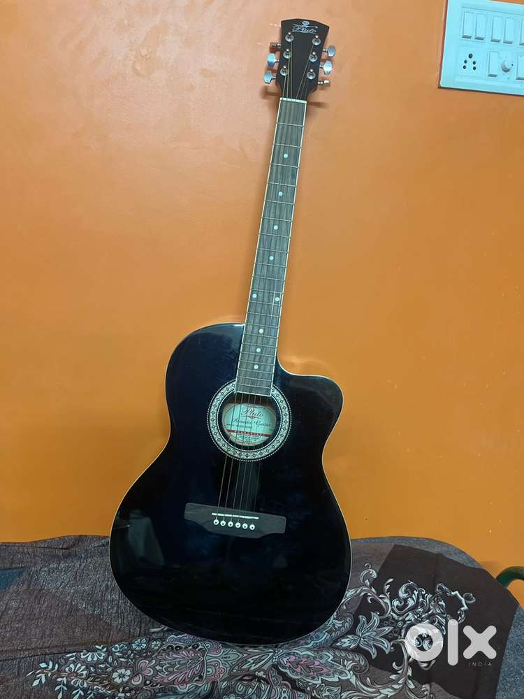 6 strings gutar 3 months old