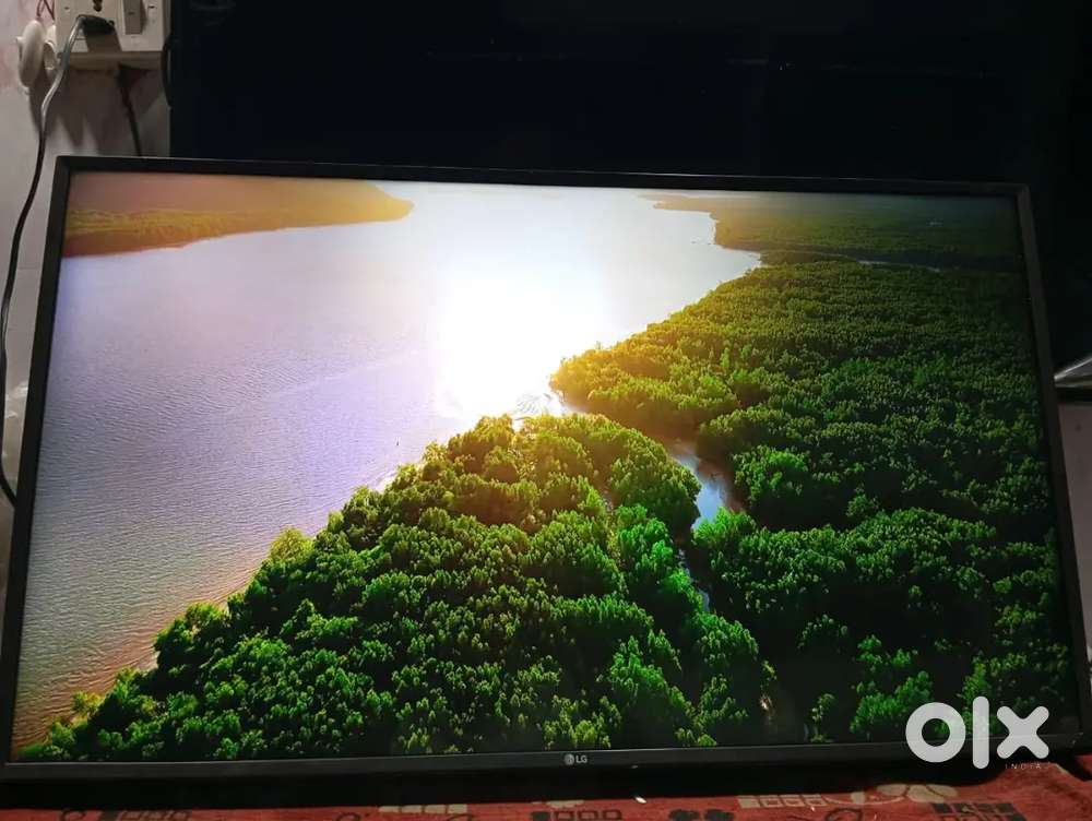 LG 43 Smart LED TV - Excellent Condition WI-FI /FHD Display