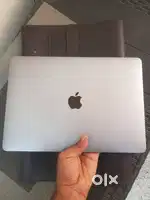 APPLE MacBook Air M1(2020 Model) - (8 GB/256 GB SSD/Mac OS Big Sur)