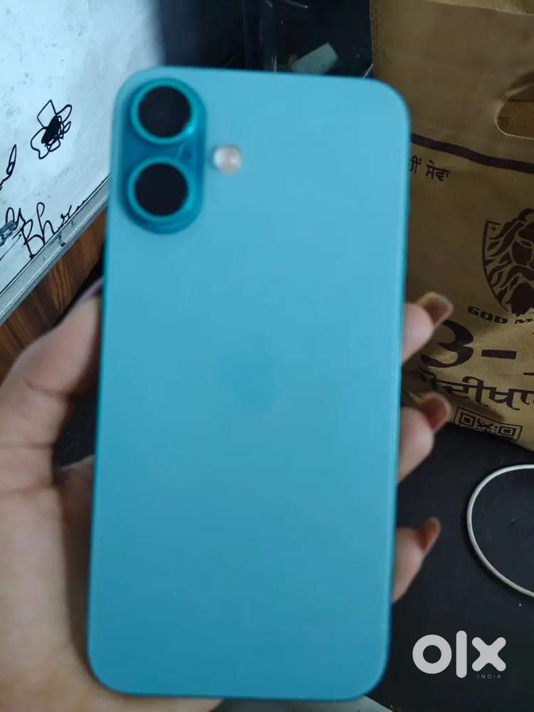 Selling my 4 month old I phone 16 with bill and box available