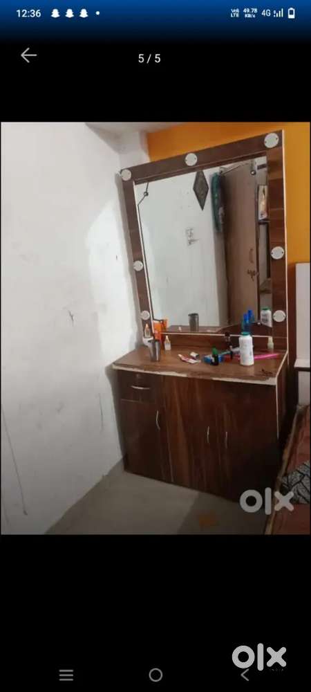 Dressing table sel karna hai