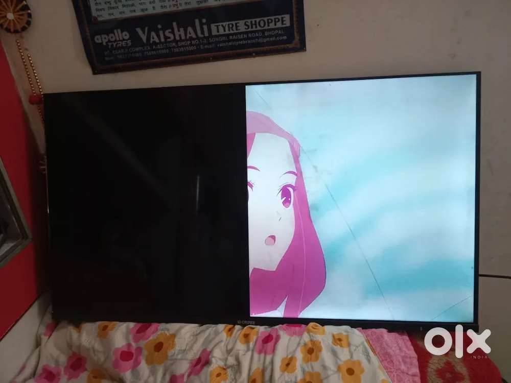 CROWN 43 Inch Smart LED TV – Slight Display Issue – Urgent Sell