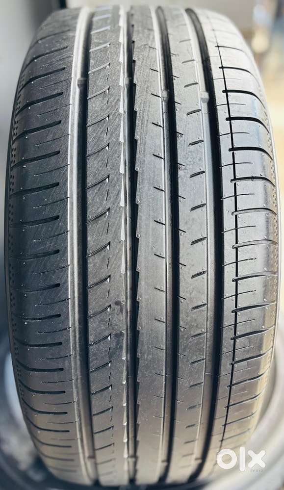 245/45R18 Yokohama Bluearth GT