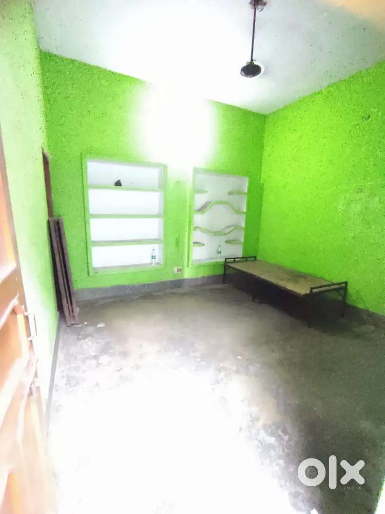 Room for rent available.