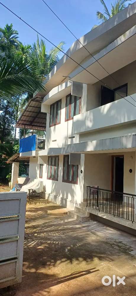 കോഴിക്കോട് ചേവരമ്പലം മൂന്ന് ബെഡ്റൂം വീടിന്റെ മുകൾഭാഗം വാടകയ്ക്ക്
