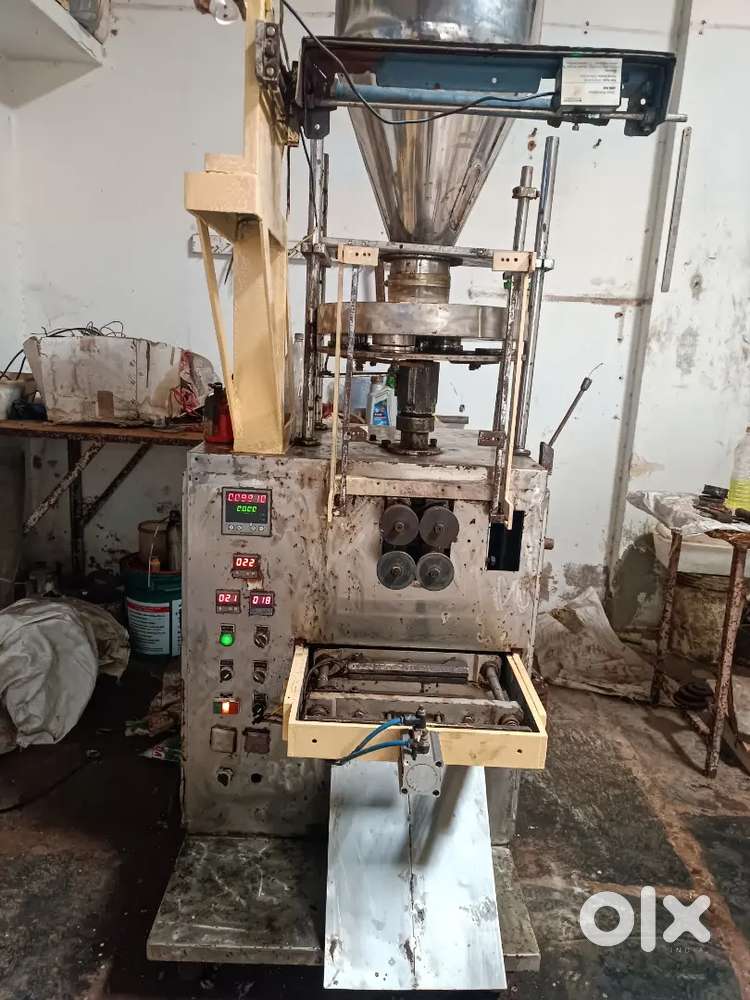 Pouch packing machine