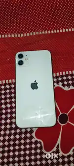 i phone 11 64 ram btry 80% camra side black dot