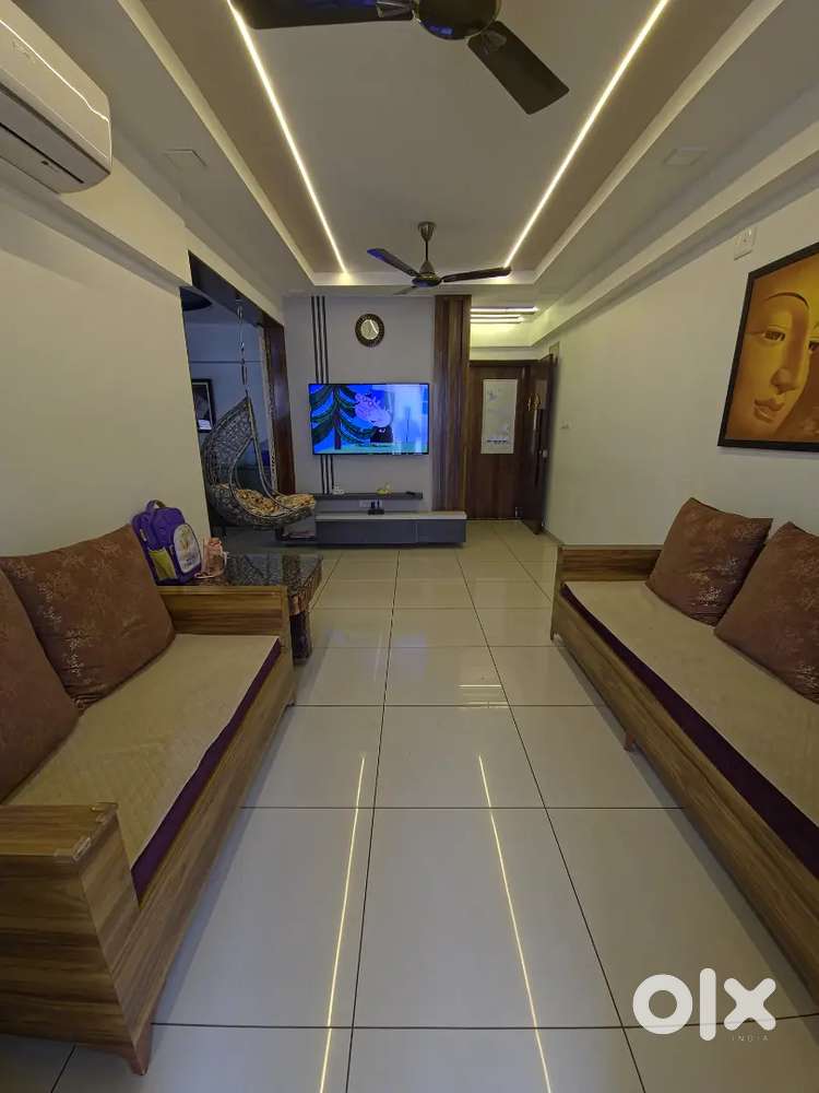 3 BHK fully furnish  flat for sale in Manjalpur near tulsidham.