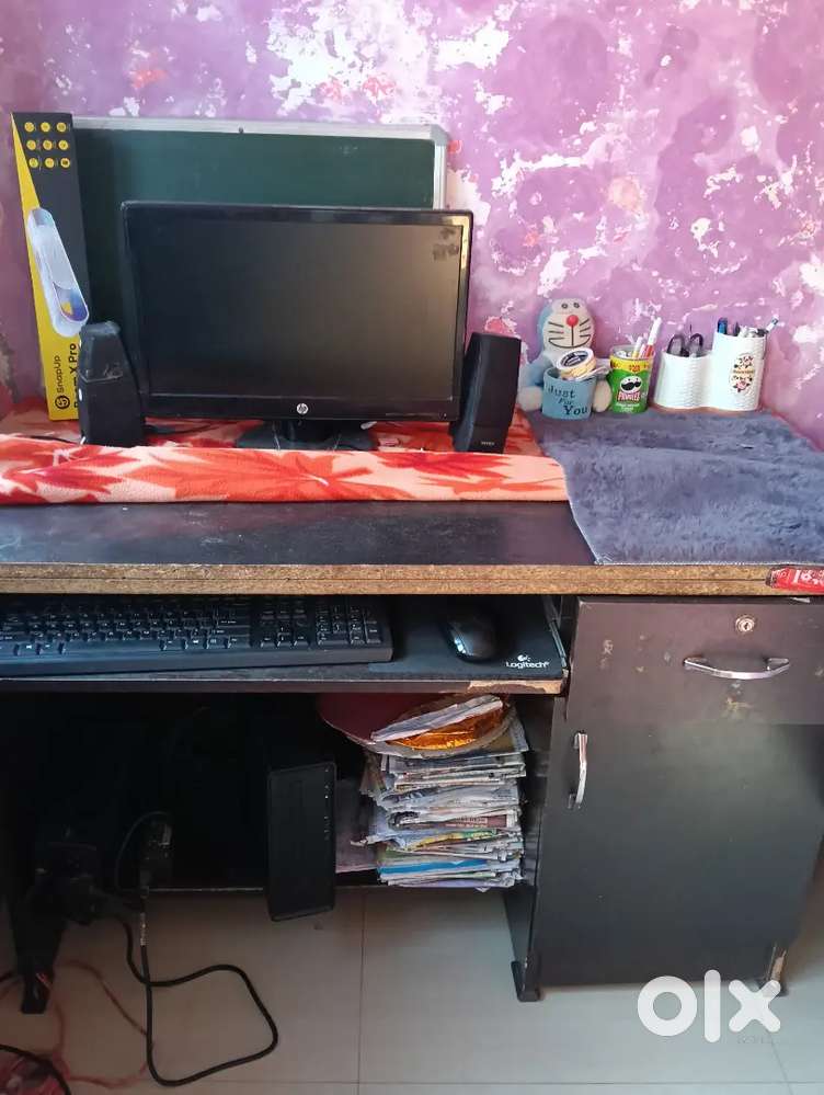 BRAND-HP, 4GB RAM, 128 SSD, WINDOWS 10, WITH TABLE, IN GOOD CONDITION