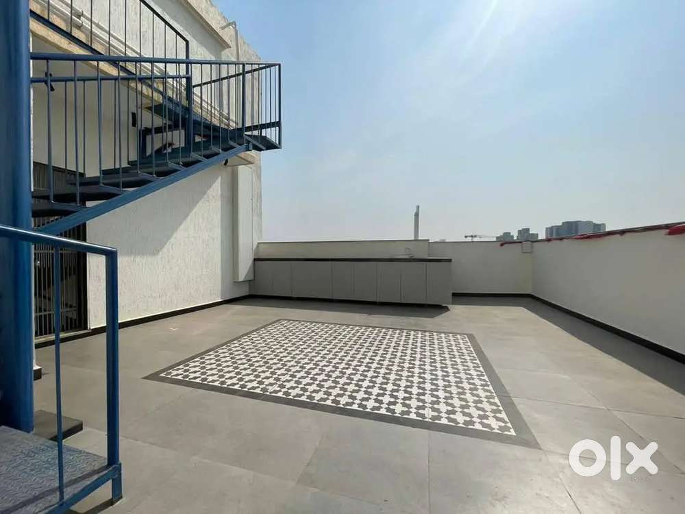4 BED Duplex Terrace Penthouse with 5 plus Car Parks ,Sea View