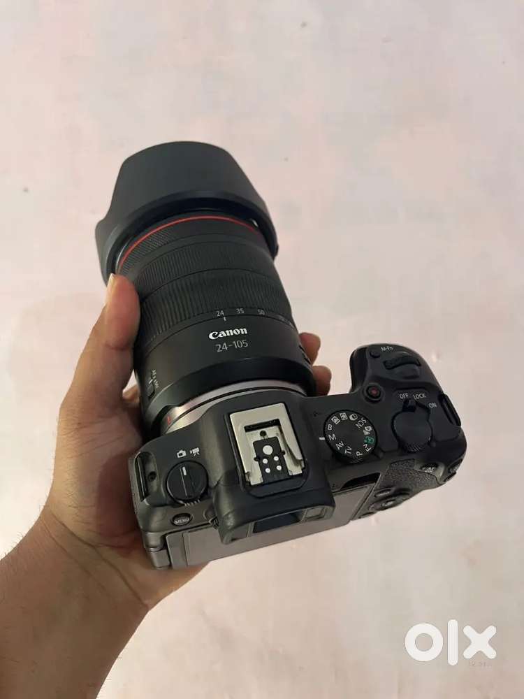 Cannon R8 dslr camera with 24-105 mirror lense