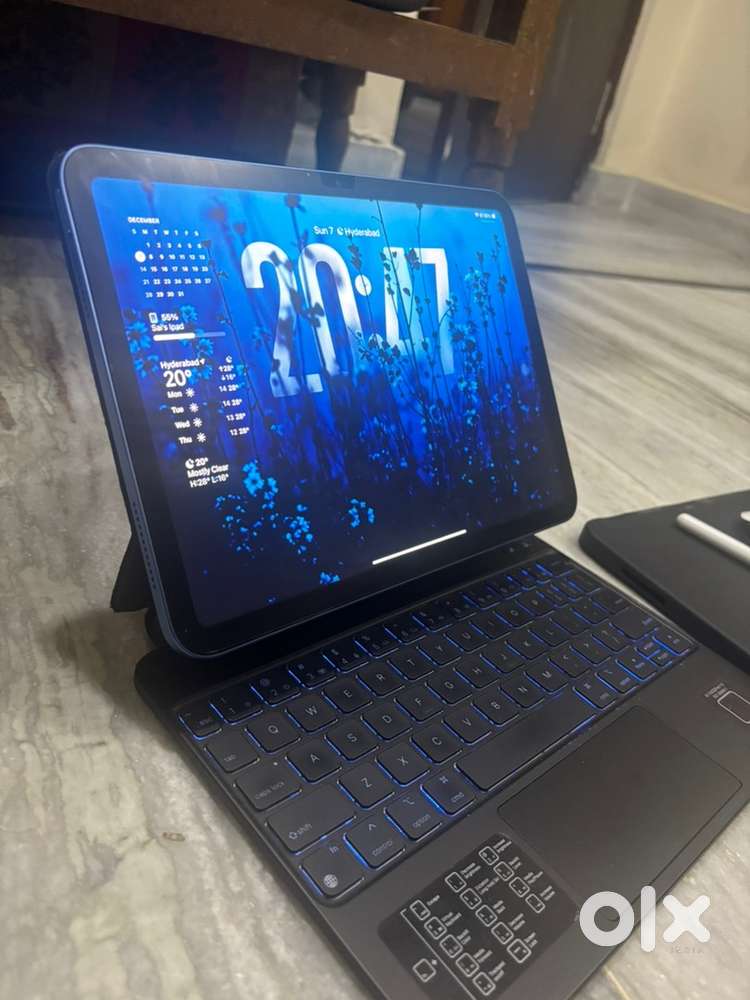 Apple ipad 10th gen 64 gb with keyboard case and apple mouse