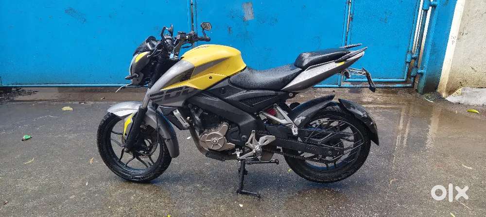 BAJAJ PULSAR NS 200 YEAR 2013 OWNER 2ND