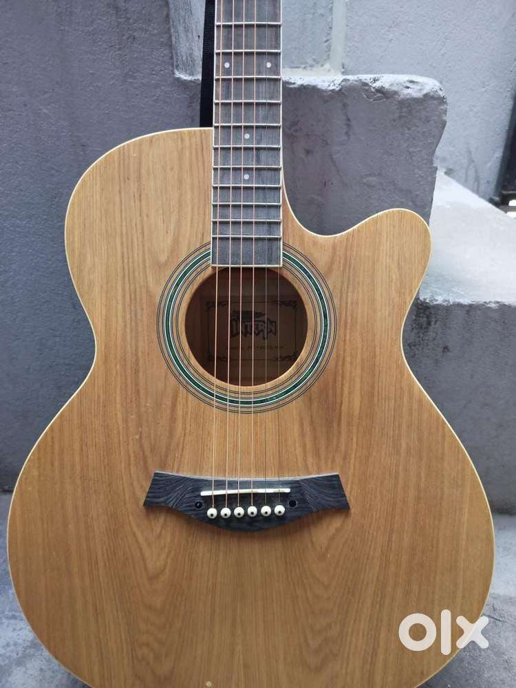 Electro acoustic guitar