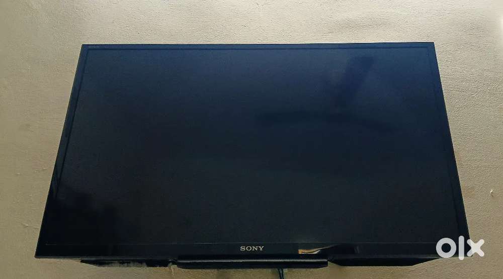 Sony 32 Inch Smart TV in Excellent Condition