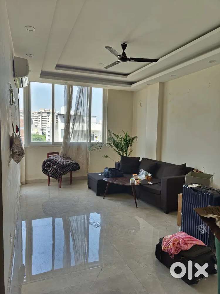 1 room in an aesthetic 3 bhk in sector 42
